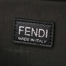 型号1117尺寸34*22cm 芬迪 Fendi Lui 男士斜挎包手提枕头包Lui的设计非常简洁,没有 型号1117尺寸34*22cm 芬迪 Fendi Lui 男士斜挎包手提枕头包Lui的设计非常简洁,没有