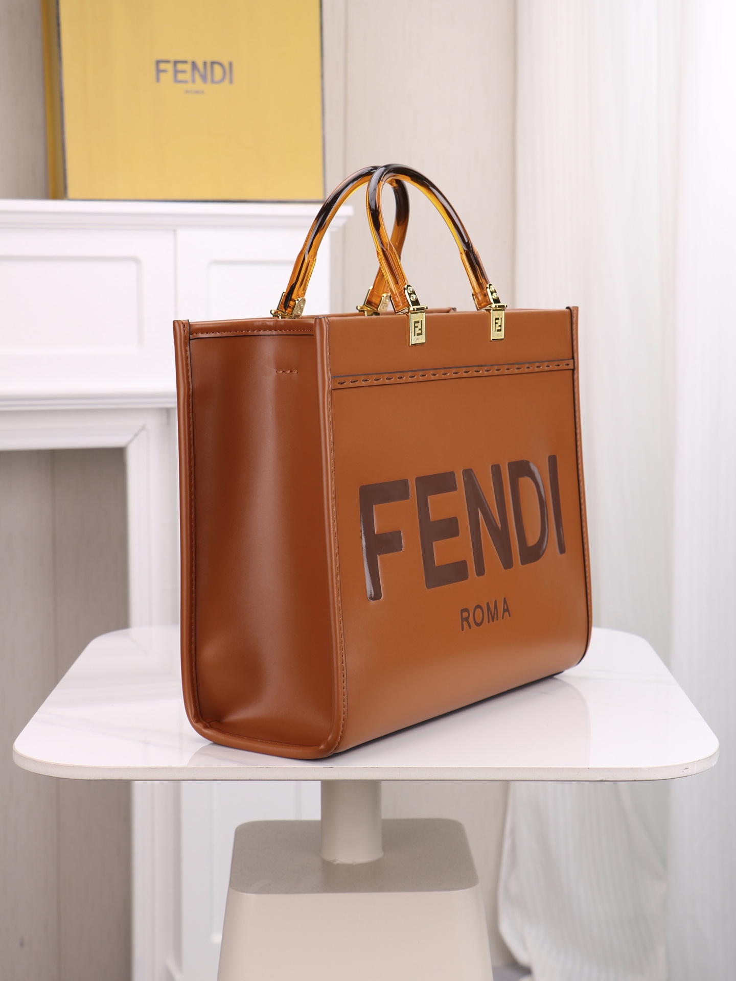 （质量升级 两条肩带 手工穿孔的） 出货咯。小号全新size shine tote FÉŃĎI TOTE