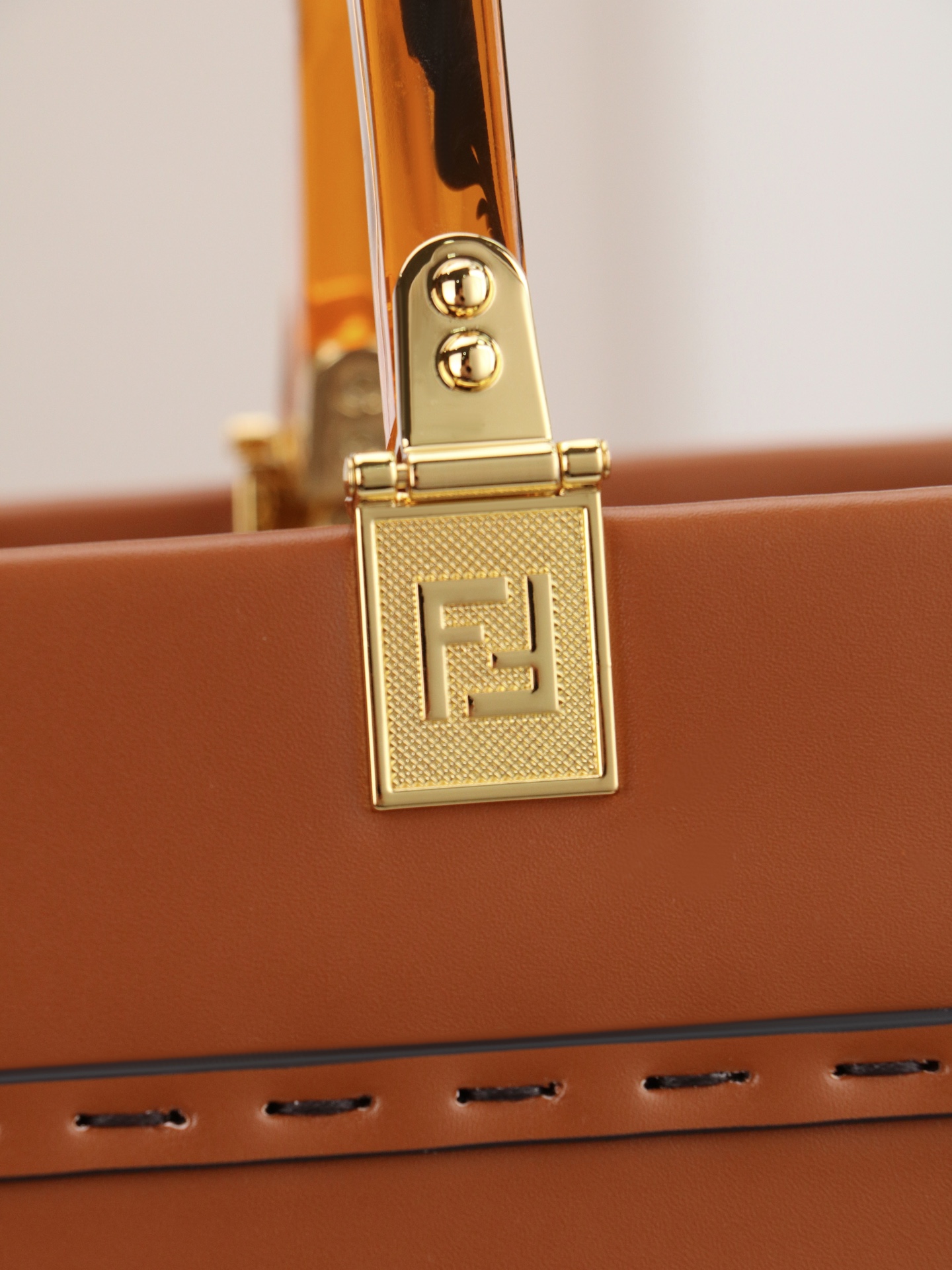 （质量升级 两条肩带 手工穿孔的） 出货咯。小号全新size shine tote FÉŃĎI TOTE