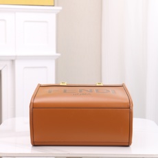 出货咯。小号全新size shine tote FÉŃĎI TOTE 托特包“阳光手提袋”简单字母LOG 出货咯。小号全新size shine tote FÉŃĎI TOTE 托特包“阳光手提袋”简单字母LOG