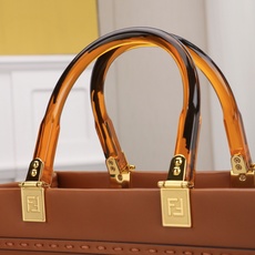 出货咯。小号全新size shine tote FÉŃĎI TOTE 托特包“阳光手提袋”简单字母LOG 出货咯。小号全新size shine tote FÉŃĎI TOTE 托特包“阳光手提袋”简单字母LOG