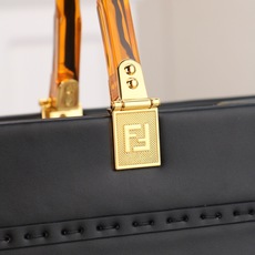 (质量升级 两条肩带 手工穿孔的) 出货咯。小号全新size shine tote FÉŃĎI TOTE (质量升级 两条肩带 手工穿孔的) 出货咯。小号全新size shine tote FÉŃĎI TOTE