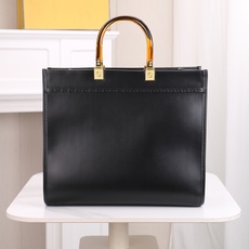 (质量升级 两条肩带 手工穿孔的) 出货咯。小号全新size shine tote FÉŃĎI TOTE (质量升级 两条肩带 手工穿孔的) 出货咯。小号全新size shine tote FÉŃĎI TOTE