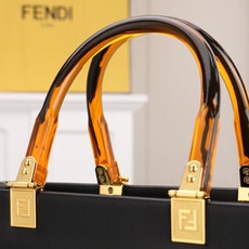 (质量升级 两条肩带 手工穿孔的) 出货咯。小号全新size shine tote FÉŃĎI TOTE (质量升级 两条肩带 手工穿孔的) 出货咯。小号全新size shine tote FÉŃĎI TOTE