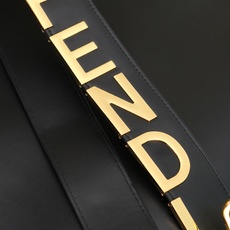 (质量升级 两条肩带 手工穿孔的) 出货咯。小号全新size shine tote FÉŃĎI TOTE (质量升级 两条肩带 手工穿孔的) 出货咯。小号全新size shine tote FÉŃĎI TOTE
