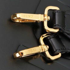 (质量升级 两条肩带 手工穿孔的) 出货咯。小号全新size shine tote FÉŃĎI TOTE (质量升级 两条肩带 手工穿孔的) 出货咯。小号全新size shine tote FÉŃĎI TOTE
