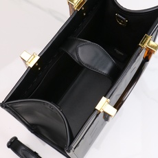 出货咯。小号全新size shine tote FÉŃĎI TOTE 托特包“阳光手提袋”简单字母LOG 出货咯。小号全新size shine tote FÉŃĎI TOTE 托特包“阳光手提袋”简单字母LOG