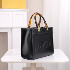 出货咯。小号全新size shine tote FÉŃĎI TOTE 托特包“阳光手提袋”简单字母LOG 出货咯。小号全新size shine tote FÉŃĎI TOTE 托特包“阳光手提袋”简单字母LOG