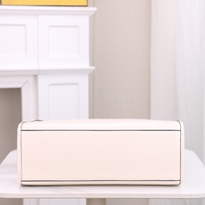 (质量升级 两条肩带 手工穿孔的) 出货咯。小号全新size shine tote FÉŃĎI TOTE (质量升级 两条肩带 手工穿孔的) 出货咯。小号全新size shine tote FÉŃĎI TOTE