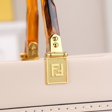 (质量升级 两条肩带 手工穿孔的) 出货咯。小号全新size shine tote FÉŃĎI TOTE (质量升级 两条肩带 手工穿孔的) 出货咯。小号全新size shine tote FÉŃĎI TOTE