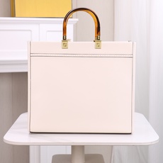 (质量升级 两条肩带 手工穿孔的) 出货咯。小号全新size shine tote FÉŃĎI TOTE (质量升级 两条肩带 手工穿孔的) 出货咯。小号全新size shine tote FÉŃĎI TOTE