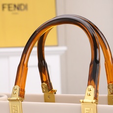 (质量升级 两条肩带 手工穿孔的) 出货咯。小号全新size shine tote FÉŃĎI TOTE (质量升级 两条肩带 手工穿孔的) 出货咯。小号全新size shine tote FÉŃĎI TOTE