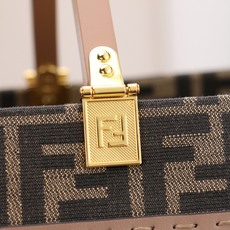 大号,现货7712FÉŃĎI TOTE 托特包“阳光手提袋”经典双F老花包身,琥珀色双手柄是整个包包最大 大号,现货7712FÉŃĎI TOTE 托特包“阳光手提袋”经典双F老花包身,琥珀色双手柄是整个包包最大