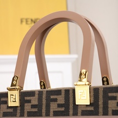 小号,现货7722FÉŃĎI TOTE 托特包“阳光手提袋”经典双F老花包身,琥珀色双手柄是整个包包最大 小号,现货7722FÉŃĎI TOTE 托特包“阳光手提袋”经典双F老花包身,琥珀色双手柄是整个包包最大