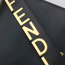 回货【FENDI x-lite】Peekaboo系列手袋10周年而诞生的全新Peekaboo X-Lit 回货【FENDI x-lite】Peekaboo系列手袋10周年而诞生的全新Peekaboo X-Lit