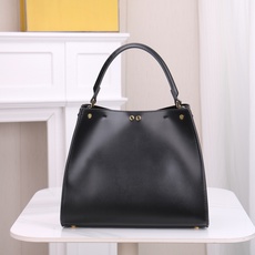 回货【FENDI x-lite】Peekaboo系列手袋10周年而诞生的全新Peekaboo X-Lit 回货【FENDI x-lite】Peekaboo系列手袋10周年而诞生的全新Peekaboo X-Lit