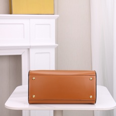 回货【FENDI x-lite】Peekaboo系列手袋10周年而诞生的全新Peekaboo X-Lit 回货【FENDI x-lite】Peekaboo系列手袋10周年而诞生的全新Peekaboo X-Lit