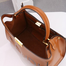 回货【FENDI x-lite】Peekaboo系列手袋10周年而诞生的全新Peekaboo X-Lit 回货【FENDI x-lite】Peekaboo系列手袋10周年而诞生的全新Peekaboo X-Lit