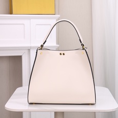 回货【FENDI x-lite】Peekaboo系列手袋10周年而诞生的全新Peekaboo X-Lit 回货【FENDI x-lite】Peekaboo系列手袋10周年而诞生的全新Peekaboo X-Lit