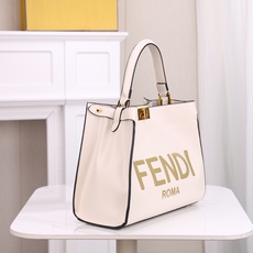 回货【FENDI x-lite】Peekaboo系列手袋10周年而诞生的全新Peekaboo X-Lit 回货【FENDI x-lite】Peekaboo系列手袋10周年而诞生的全新Peekaboo X-Lit