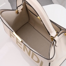 回货【FENDI x-lite】Peekaboo系列手袋10周年而诞生的全新Peekaboo X-Lit 回货【FENDI x-lite】Peekaboo系列手袋10周年而诞生的全新Peekaboo X-Lit