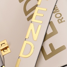 回货【FENDI x-lite】Peekaboo系列手袋10周年而诞生的全新Peekaboo X-Lit 回货【FENDI x-lite】Peekaboo系列手袋10周年而诞生的全新Peekaboo X-Lit