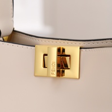 回货【FENDI x-lite】Peekaboo系列手袋10周年而诞生的全新Peekaboo X-Lit 回货【FENDI x-lite】Peekaboo系列手袋10周年而诞生的全新Peekaboo X-Lit
