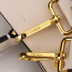 回货【FENDI x-lite】Peekaboo系列手袋10周年而诞生的全新Peekaboo X-Lit 回货【FENDI x-lite】Peekaboo系列手袋10周年而诞生的全新Peekaboo X-Lit