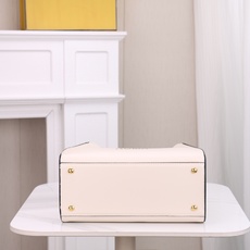 回货【FENDI x-lite】Peekaboo系列手袋10周年而诞生的全新Peekaboo X-Lit 回货【FENDI x-lite】Peekaboo系列手袋10周年而诞生的全新Peekaboo X-Lit