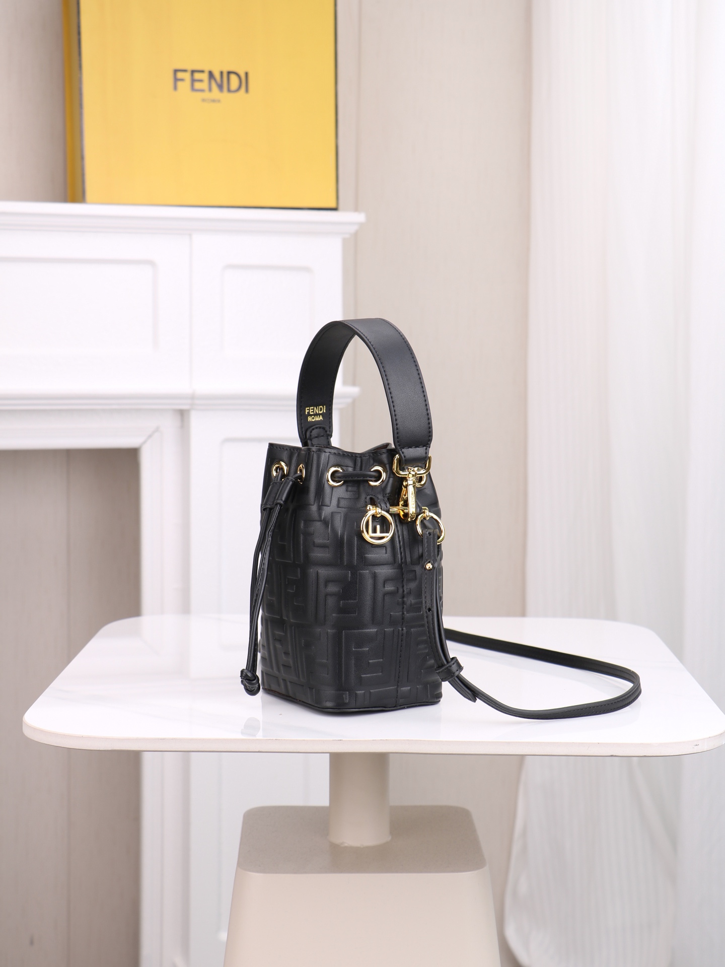 （升级版 百分之百头层牛皮）【Fendi MINI BUCKET】小巧玲珑的，却又如此大容量双F经典又再