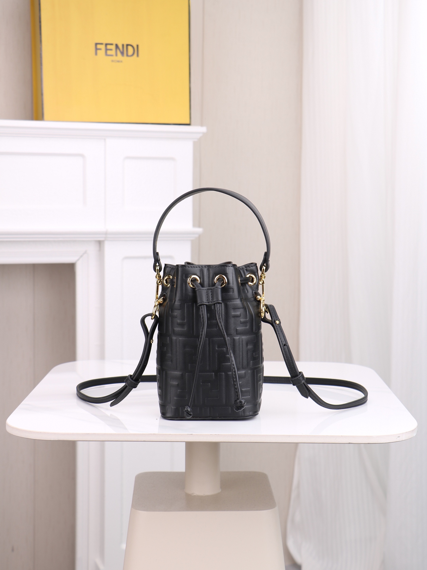 （升级版 百分之百头层牛皮）【Fendi MINI BUCKET】小巧玲珑的，却又如此大容量双F经典又再