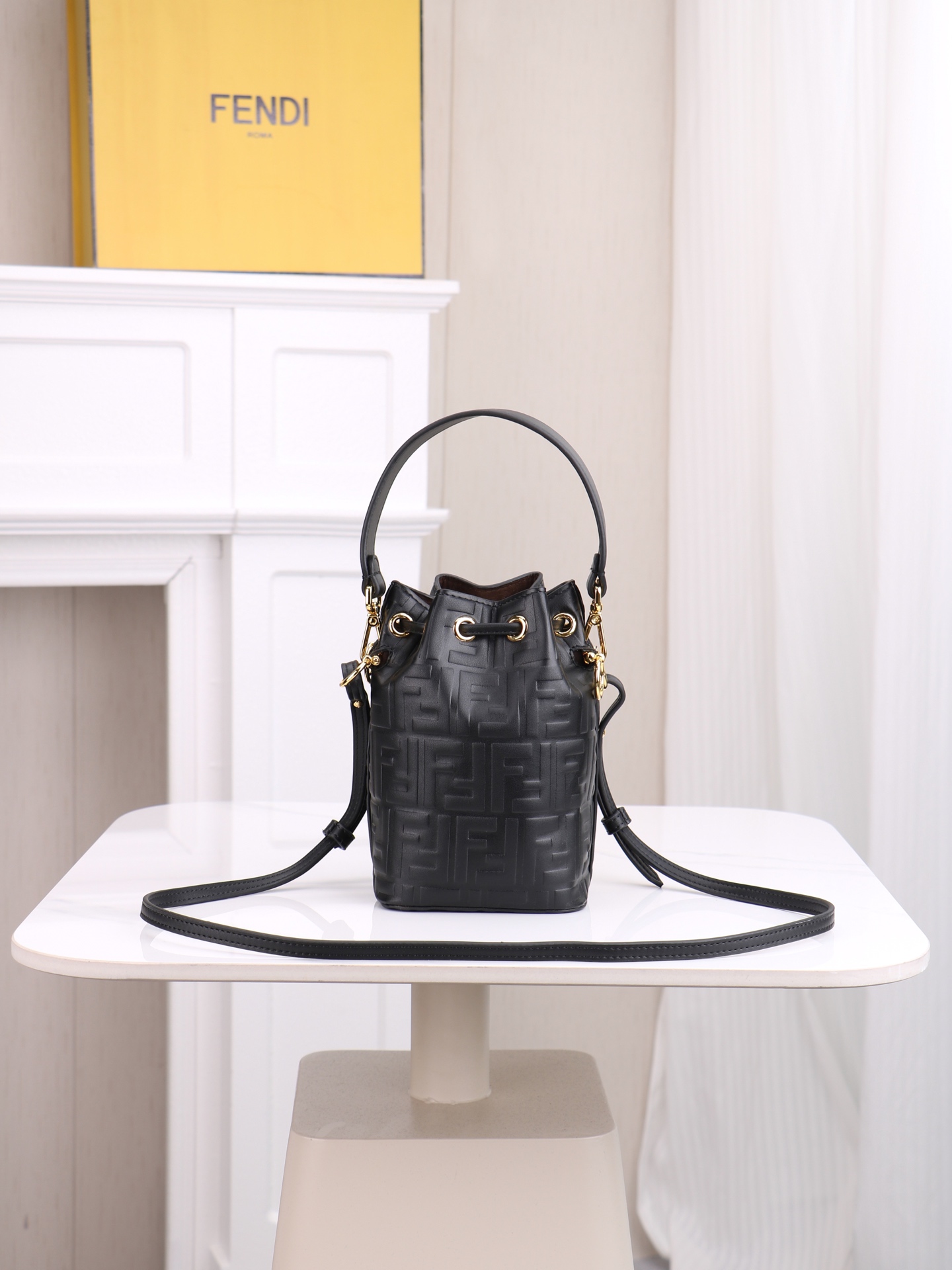 （升级版 百分之百头层牛皮）【Fendi MINI BUCKET】小巧玲珑的，却又如此大容量双F经典又再