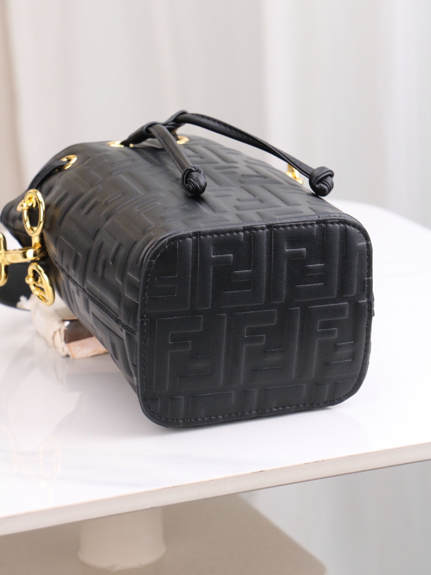 （升级版 百分之百头层牛皮）【Fendi MINI BUCKET】小巧玲珑的，却又如此大容量双F经典又再