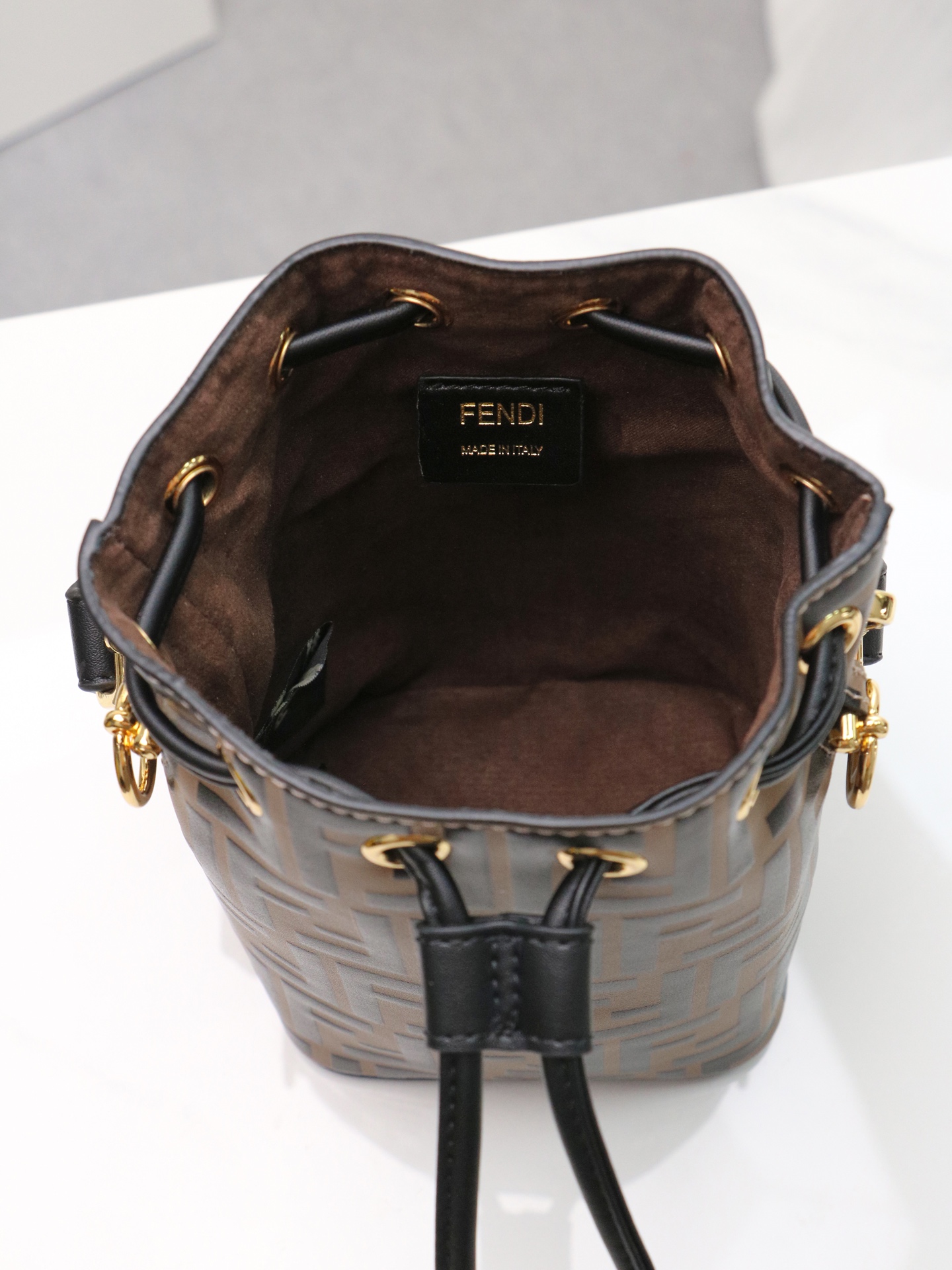 （升级版 百分之百头层牛皮）【Fendi MINI BUCKET】小巧玲珑的，却又如此大容量双F经典又再