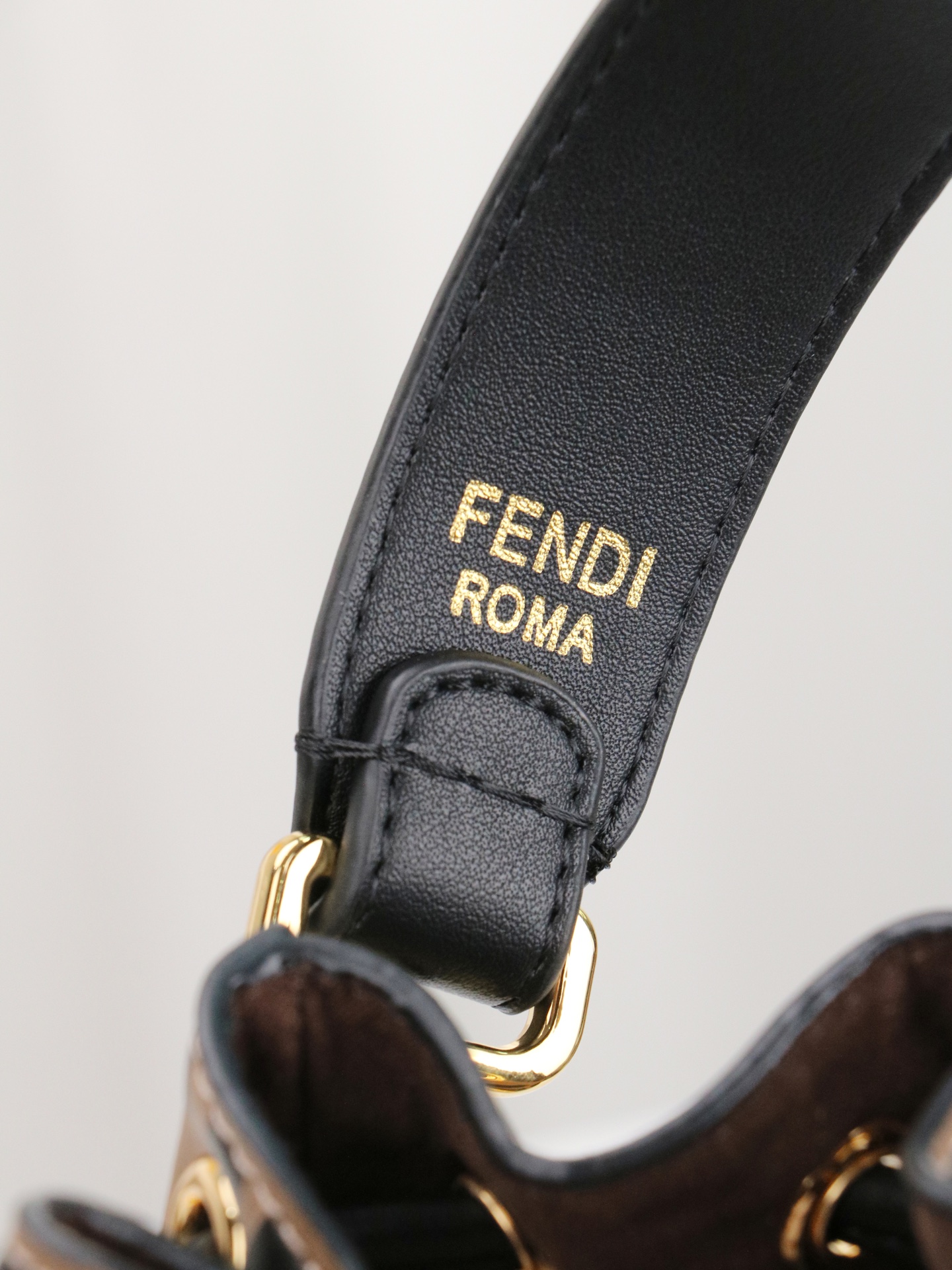 （升级版 百分之百头层牛皮）【Fendi MINI BUCKET】小巧玲珑的，却又如此大容量双F经典又再