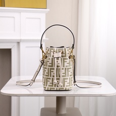 (升级版 百分之百头层牛皮)【Fendi MINI BUCKET】小巧玲珑的,却又如此大容量双F经典又再 (升级版 百分之百头层牛皮)【Fendi MINI BUCKET】小巧玲珑的,却又如此大容量双F经典又再