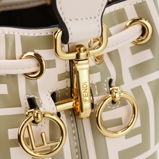 (升级版 百分之百头层牛皮)【Fendi MINI BUCKET】小巧玲珑的,却又如此大容量双F经典又再 (升级版 百分之百头层牛皮)【Fendi MINI BUCKET】小巧玲珑的,却又如此大容量双F经典又再