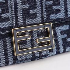 型号7706全新的Mamma Baguette来喽,法棍与福袋的双结合,全网最温柔的包包没有之一,软软糯 型号7706全新的Mamma Baguette来喽,法棍与福袋的双结合,全网最温柔的包包没有之一,软软糯