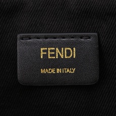 型号1011 FENDI^ 新品波士顿手提包~ 经典老花布料搭配小牛皮材质,双提手和吊坠,可调节可拆卸肩带,顶部拉链设计 型号1011 FENDI^ 新品波士顿手提包~ 经典老花布料搭配小牛皮材质,双提手和吊坠,可调节可拆卸肩带,顶部拉链设计