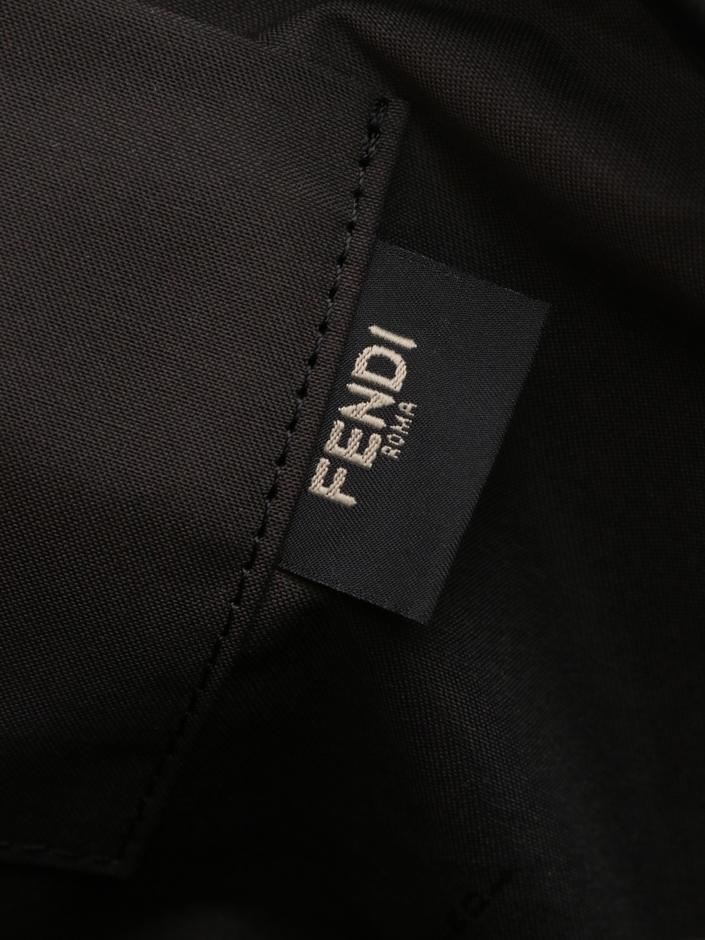 型号1122 配折叠盒 芬迪Fendi Flux信使包 🖤Fendi Flux信使包,简约大气设计,搭配标志性金属“ 型号1122 配折叠盒 芬迪Fendi Flux信使包 🖤Fendi Flux信使包,简约大气设计,搭配标志性金属“