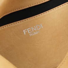 型号1121 芬迪Fendi 26编织法棍包 👜Fendi 2026法棍包,棕色皮+编织细节,复古又时髦!包身流线型 型号1121 芬迪Fendi 26编织法棍包 👜Fendi 2026法棍包,棕色皮+编织细节,复古又时髦!包身流线型