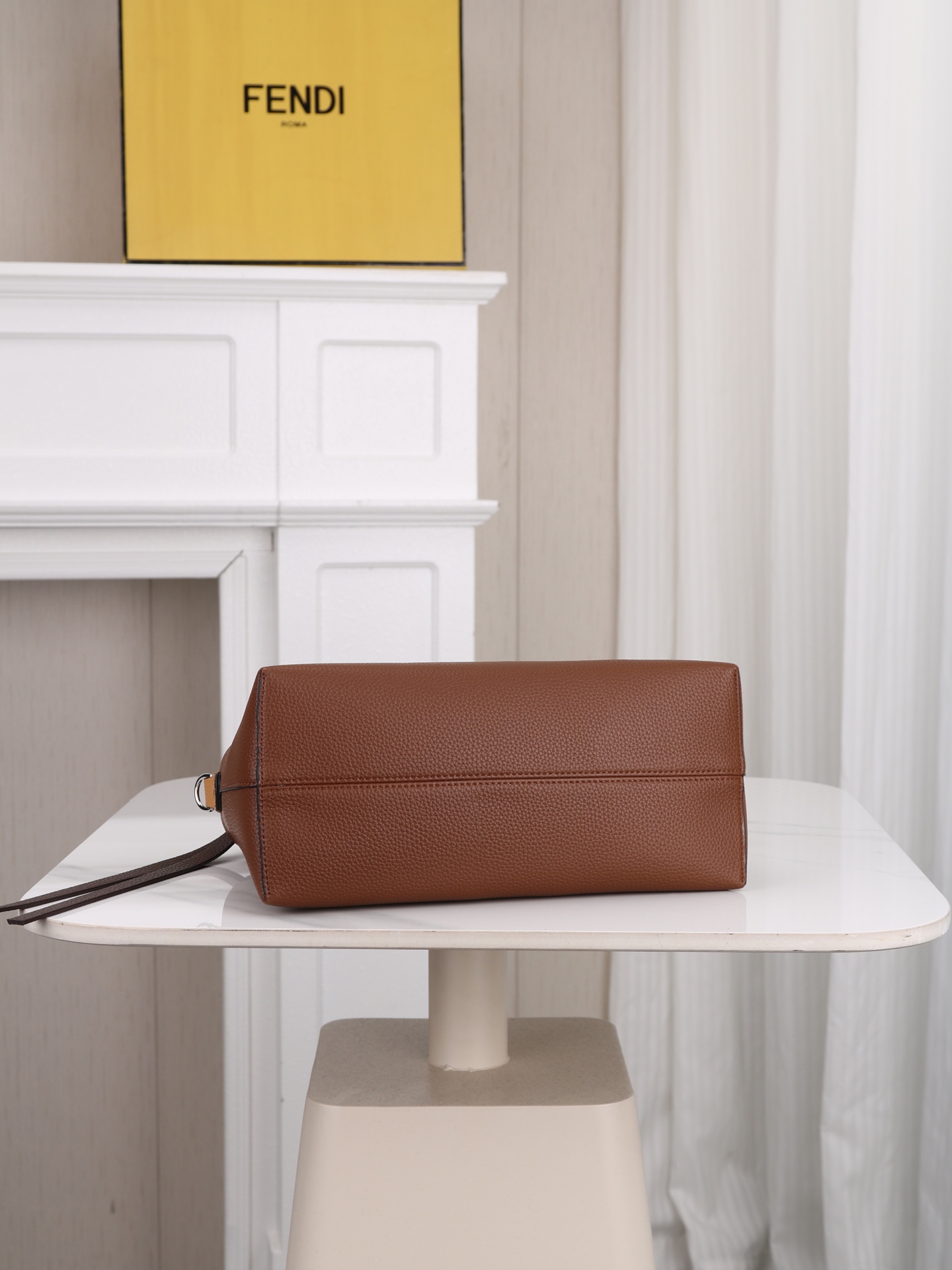 型号1119 FENDI^ 新品波士顿手提包~ 经典老花布料搭配小牛皮材质,双提手和吊坠,可调节可拆卸肩带,顶部拉链设计 型号1119 FENDI^ 新品波士顿手提包~ 经典老花布料搭配小牛皮材质,双提手和吊坠,可调节可拆卸肩带,顶部拉链设计