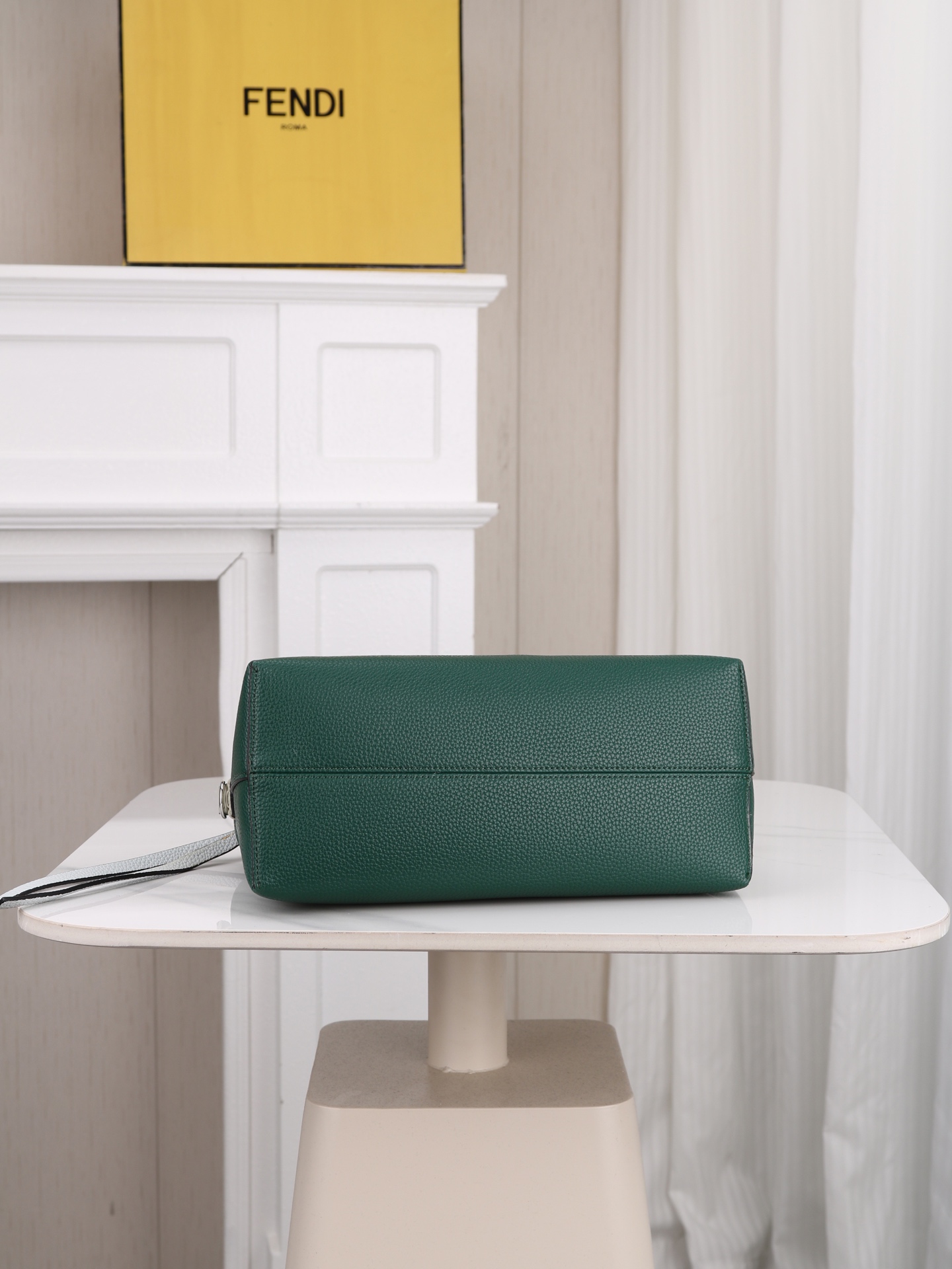 型号1119 FENDI^ 新品波士顿手提包～ 经典老花布料搭配小牛皮材质，双提手和吊坠，可调节可拆卸肩带，顶部拉链设计