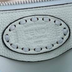 型号1120FENDI^ 新品波士顿手提包~ 经典老花布料搭配小牛皮材质,双提手和吊坠,可调节可拆卸肩带,顶部拉链设计, 型号1120FENDI^ 新品波士顿手提包~ 经典老花布料搭配小牛皮材质,双提手和吊坠,可调节可拆卸肩带,顶部拉链设计,