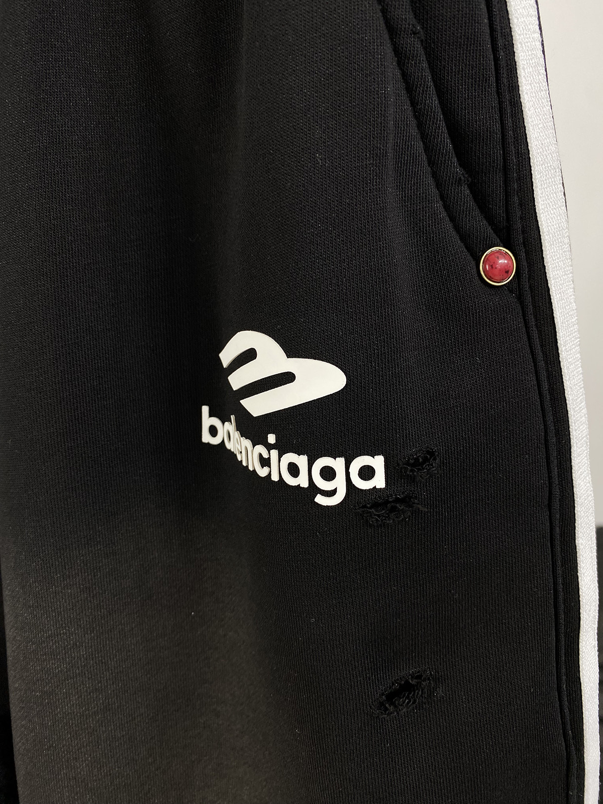 Balenciaga Distressed Logo Shorts - Spring/Summer Collection 6 i1747357852215 3352 0 4