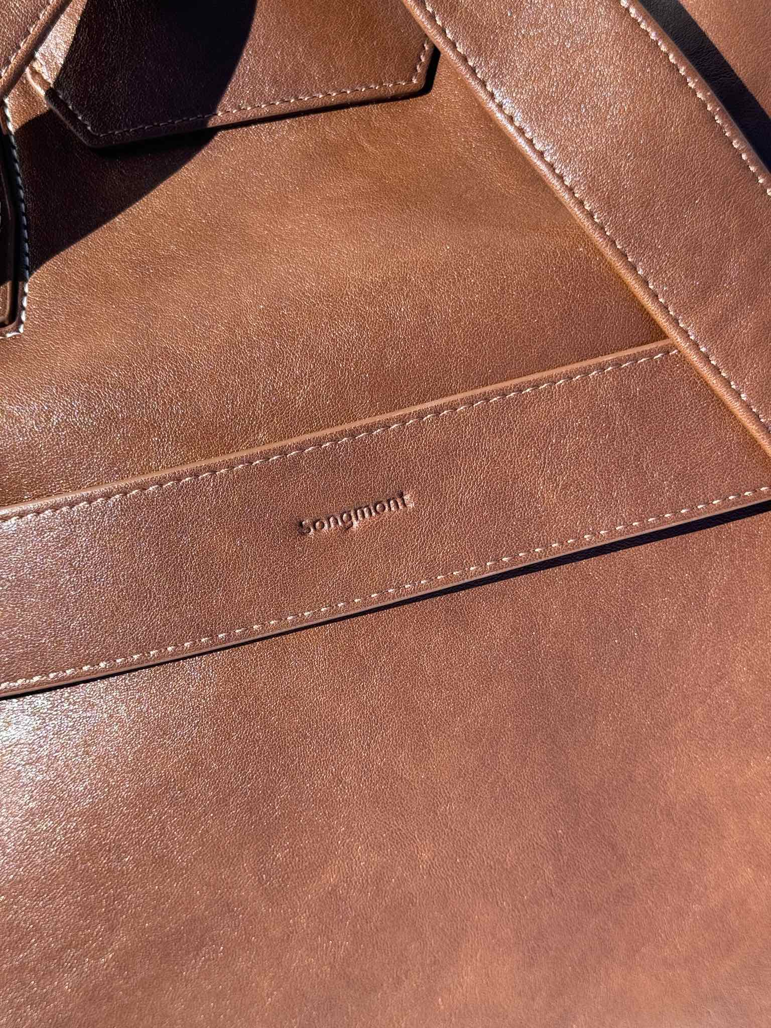 The exterior features the signature hardware attachment ring to - Comprehensive 4