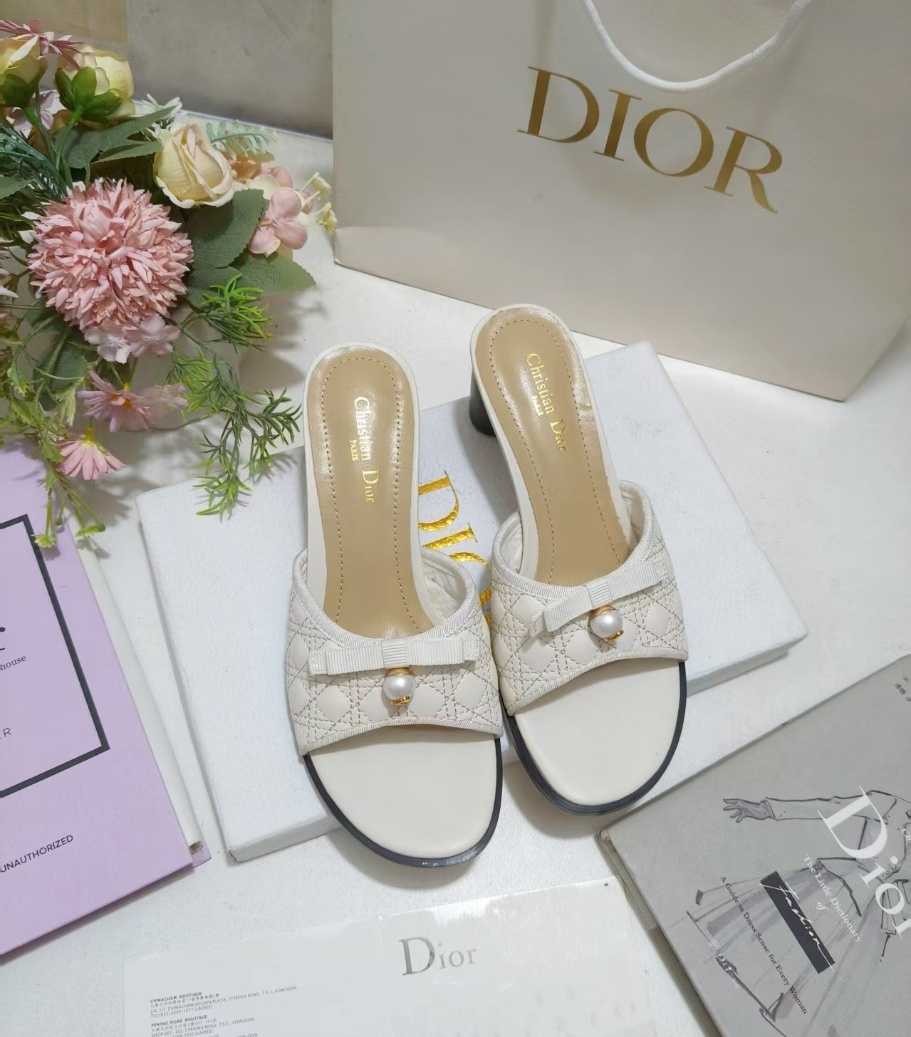 Precio en fábrica ➕20. , las sandalias de tiras de goma Dior Ballet son una novedad de la serie otoño 2025, que reinter…
