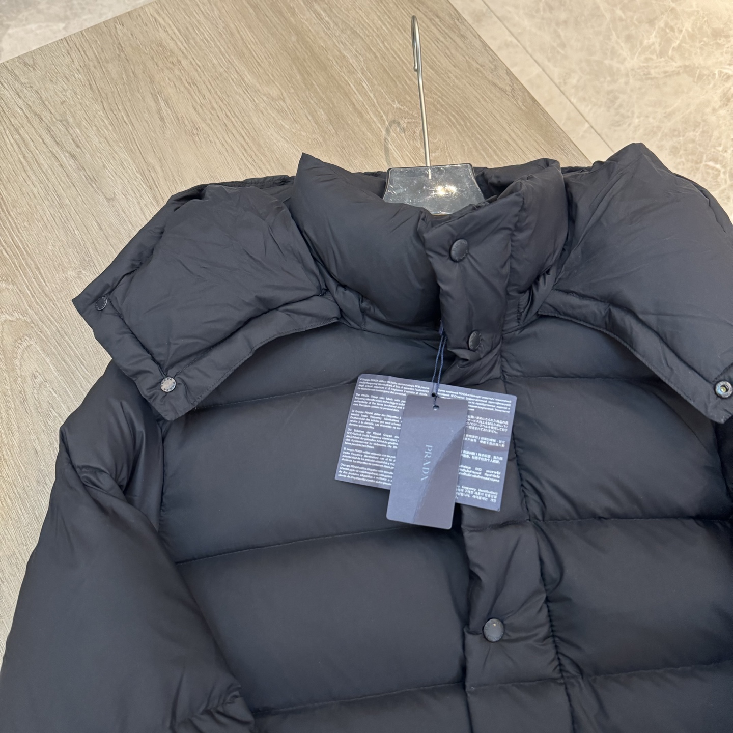 Prada 专柜款经典手袋 8