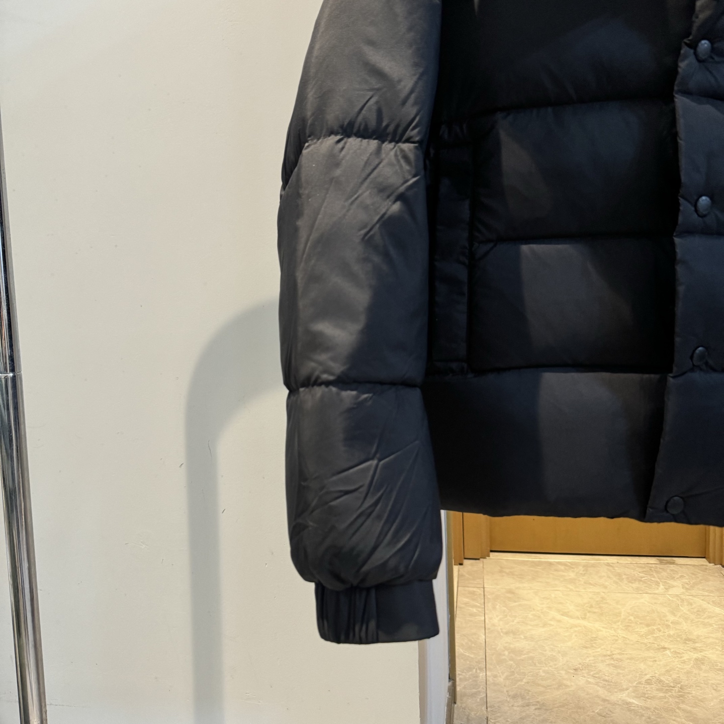 Prada 专柜款经典手袋 4