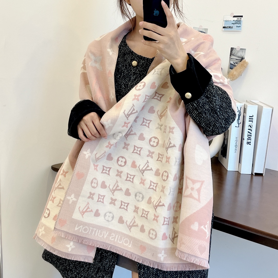 NO:163714,The new model is never out of date. When I buy it, I say that the goddess and daily life are very easy to match. I also look very energetic and needless to say, and the details can be seen clearly. The high-standard quality size 65*180cm ordinary scarf, ordinary scarf19860909新款永不过时,买到都说好女神及日常都非常好搭配的款平时穿搭也非常好搭配,整个人看起来都会神采奕奕好多不用多说,细节品质都看得清楚,绝对获赞的高规格品质尺寸65*180cm普通围巾,普通围巾,scarf